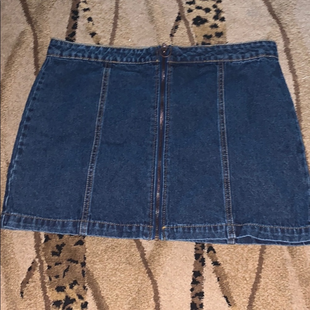Mini jean skirt zipper front